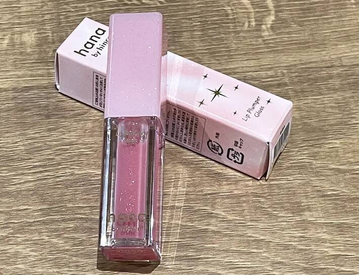 イルミネーション級の輝き！　ファミマで買える『ホリデーコスメ』を使ってみると…