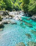 「渓谷の水面を撮影したら？　見え方が変わる不思議な光景に「絶句」」の画像2