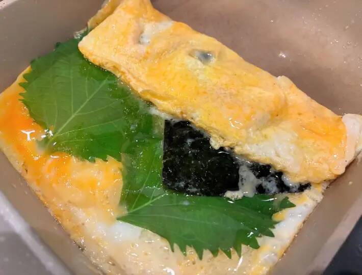 巻く前に『5枚』入れてみて！　玉子焼きを切ると「弁当にピッタリ」「香りもよし」