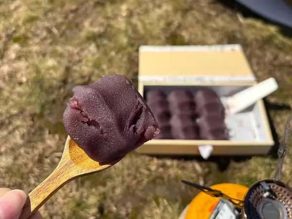 赤福の食べ方に「この発想はなかった！」「天才か」　山頂で作ったものが？