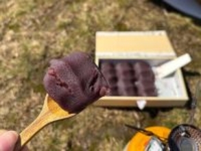 赤福の食べ方に「この発想はなかった！」「天才か」　山頂で作ったものが？