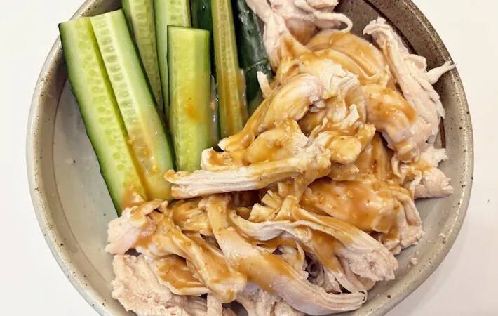 パサつきがちな鶏むね肉がしっとり！　ゆでるより簡単な調理法に「我が家の定番になりそう」