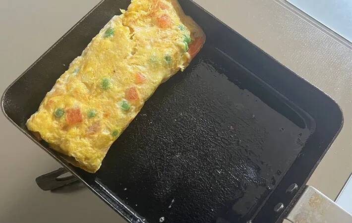 いつもの玉子焼きに『50g』入れると？　切った断面に「絶対弁当に入れる」「息子が喜んだ」