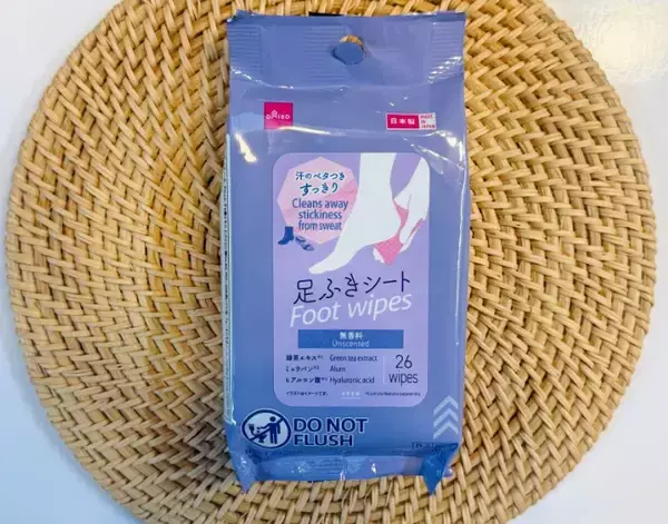 「ダイソー『足ふきシート』が超優秀！ 　買って試した使用感に「もう手放せない」」の画像