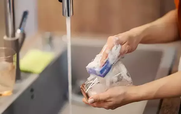 「給湯器の温度、夏も冬も同じにしてない？　ガスの無駄を防ぐコツは」の画像