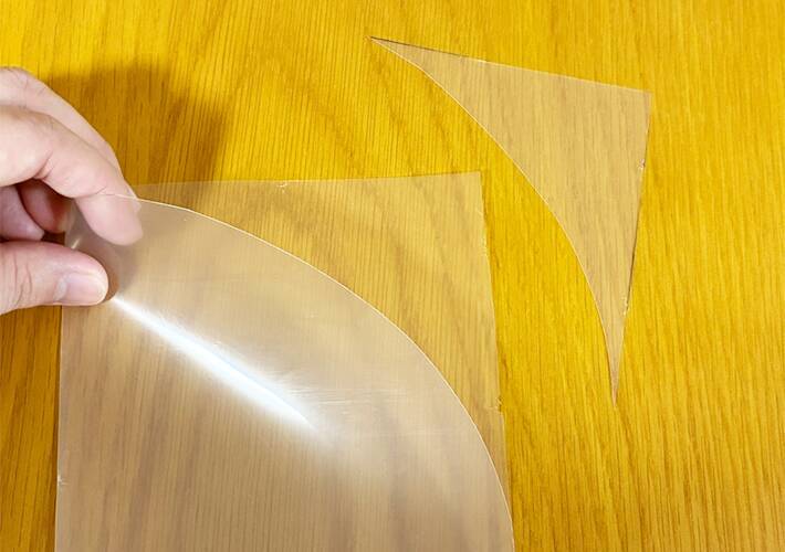クリアファイルを半分にカット　実用性バツグンな収納術に「使い道が広すぎる」