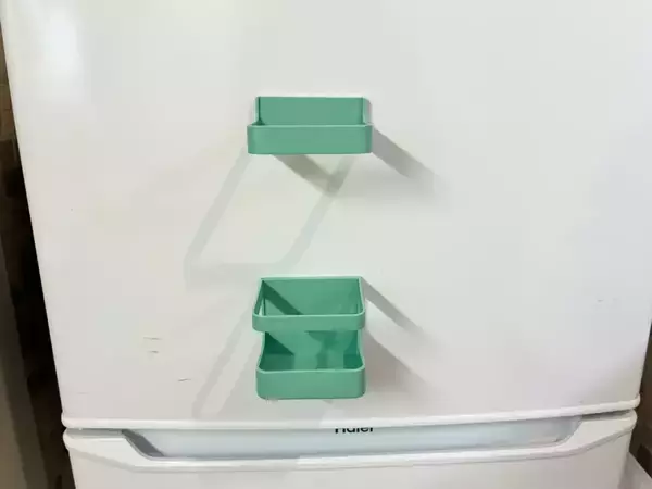 ダイソーのマグネット式傘立て　冷蔵庫にくっつけたら超便利だった！【浮かせる収納】