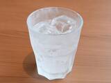「三ツ矢サイダーに『梅干し1個』を加えると？　何度も飲みたい一杯に！【アレンジ4選】」の画像1