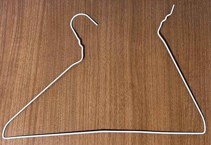 ダイソーのハンガー　折り曲げると…「ハッとした」「キッチンで役立つ」【収納術3選】