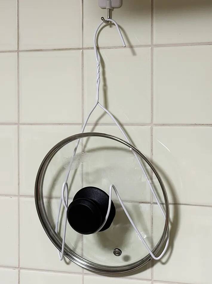 ダイソーのハンガー　折り曲げると…「ハッとした」「キッチンで役立つ」【収納術3選】