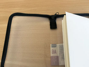 セリアで買った『A6ファスナーケース』　まさかの使い道に「意外と思いつかなかった」