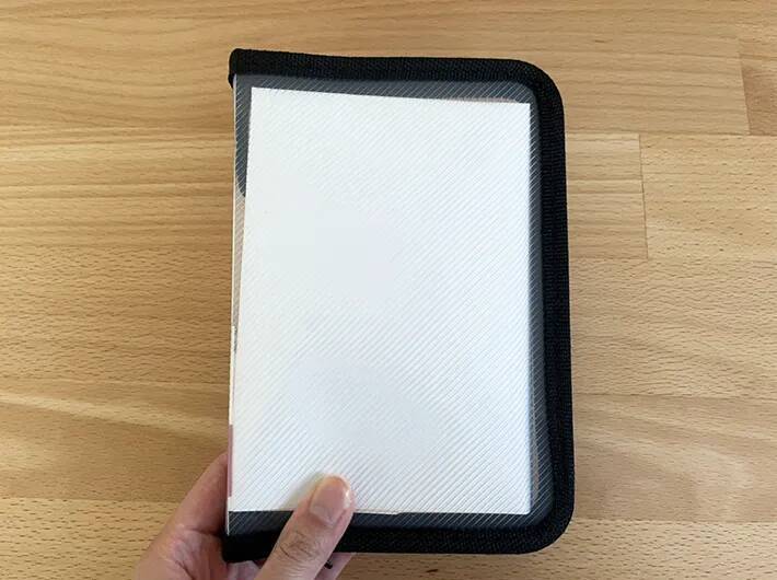 セリアで買った『A6ファスナーケース』　まさかの使い道に「意外と思いつかなかった」