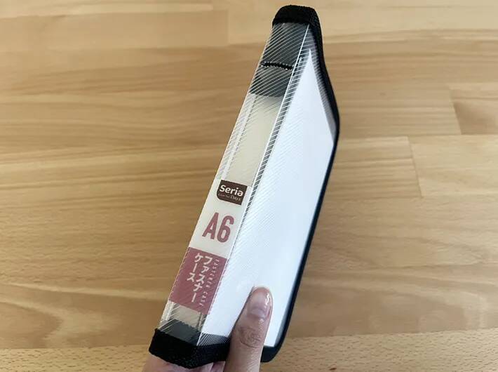 セリアで買った『A6ファスナーケース』　まさかの使い道に「意外と思いつかなかった」