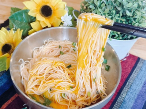 そうめんが『夏のがっつり飯』に化ける！　無限に食べられるアレンジで「家族でペロリと完食」