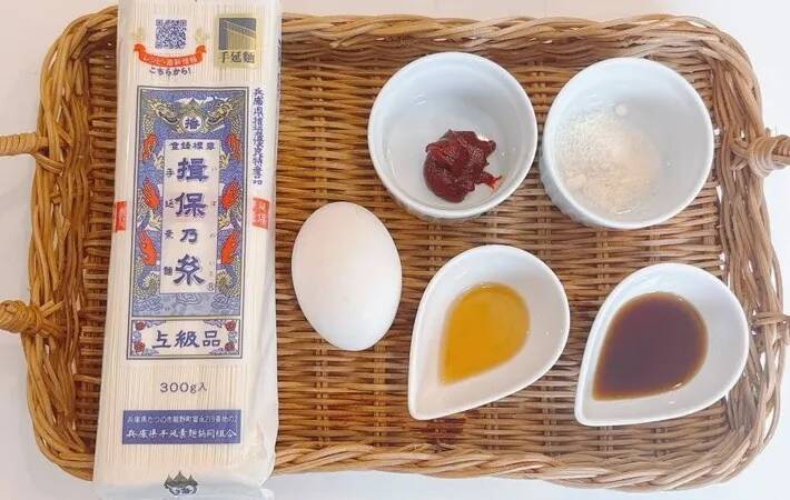 そうめんが『夏のガッツリ飯』に化ける！　無限にすすれるアレンジに「100gじゃ足りない」「夫婦であっという間に完食」