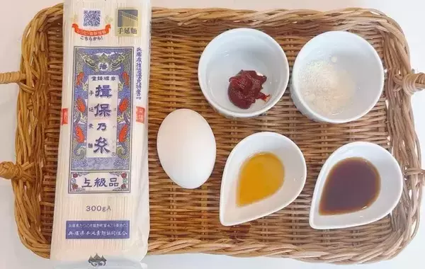 「そうめんが『夏のガッツリ飯』に化ける！　無限にすすれるアレンジに「100gじゃ足りない」「夫婦であっという間に完食」」の画像