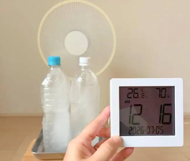 扇風機の前に置いた2本のペットボトル　15分後の室温変化に驚いた！