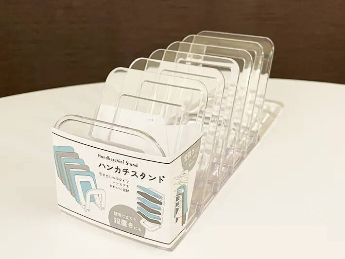100均の『ハンカチスタンド』をハンカチに使わず？　じゃない使い方に「取り出しやすくて便利！」