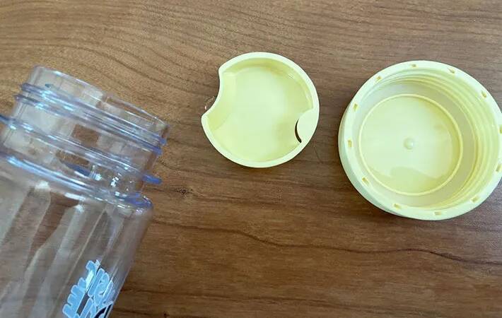 ダイソーで買った『ドリンクボトル』の活用術　中が見えるのを利用して？