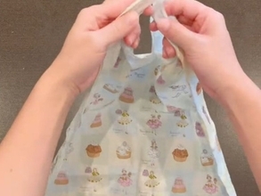 ハンカチを折りたたむだけで…？　エコバッグに変身させる裏技が超優秀！