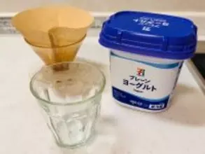 コーヒーフィルターにヨーグルトを入れて完成！　5時間後の姿に「専門店の味がした」「全部これにしたい！」