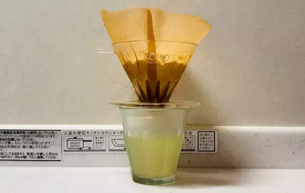 「コーヒーフィルターにヨーグルトを入れて完成！　5時間後の姿に「専門店の味がした」「全部これにしたい！」」の画像