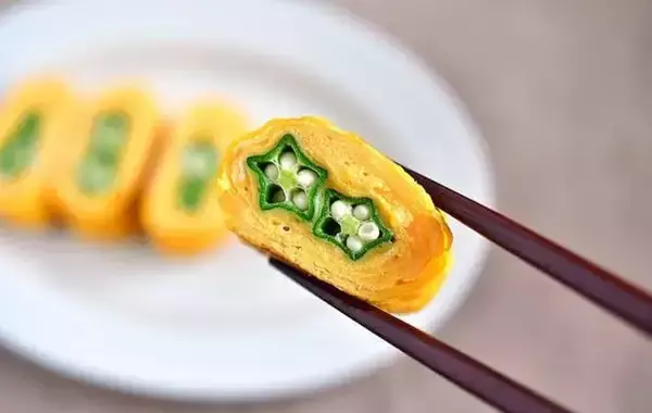 「玉子焼きに『2本』入れてみて！　切ると「断面かわいい」「食感がいい」【管理栄養士のレシピ】」の画像