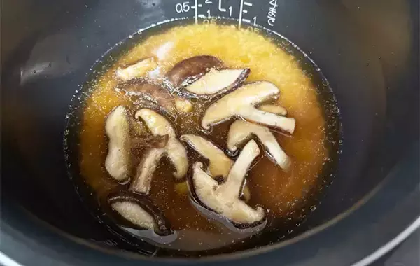「下味は『小さじ1杯ずつ』　うま味広がる『シイタケご飯』に小2息子が「おかわり！」」の画像