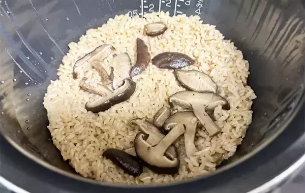 「下味は『小さじ1杯ずつ』　うま味広がる『シイタケご飯』に小2息子が「おかわり！」」の画像