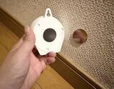 「暗い玄関や廊下にペタリ！　キャンドゥで買って設置した440円のモノが…？」の画像5