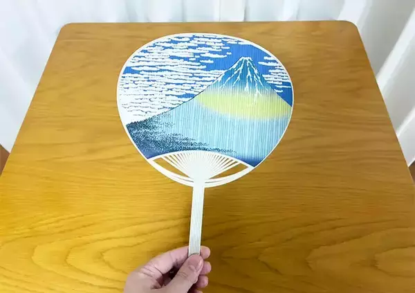 「『ハッカ油』をうちわにひと吹きすると？　快適さがアップする、汗ばむ夏場のリフレッシュ術」の画像