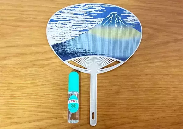 「『ハッカ油』をうちわにひと吹きすると？　快適さがアップする、汗ばむ夏場のリフレッシュ術」の画像