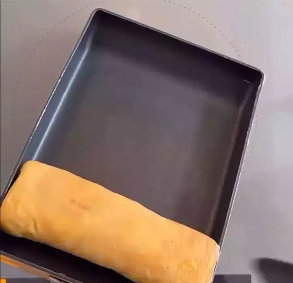 「フライパンに『塩』をまいて焼くと…　結果に「絶対やる」「知らなかった」」の画像