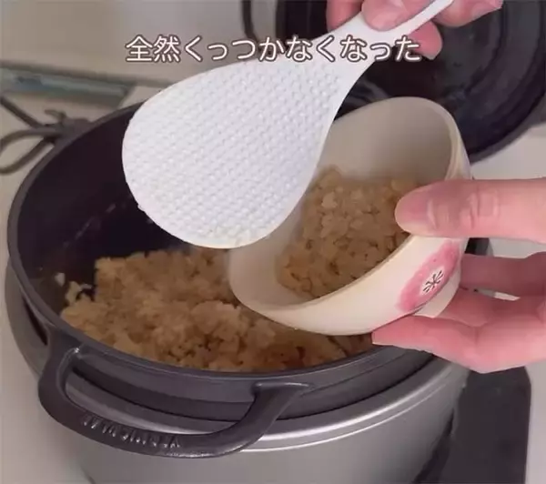 「フライパンに『塩』をまいて焼くと…　結果に「絶対やる」「知らなかった」」の画像