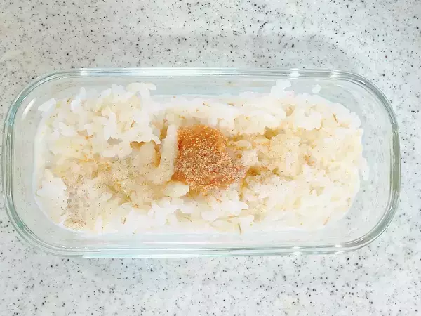 耐熱容器にごはんを入れて？　5分後にできた簡単リゾットに「満足感がすごい！」」