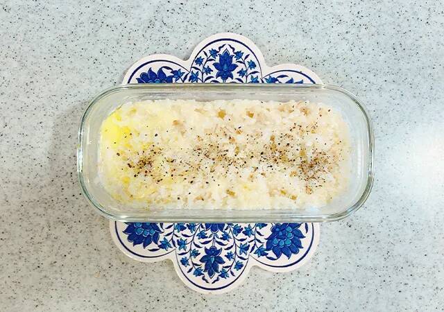 耐熱容器にごはんを入れて？　5分後にできた簡単リゾットに「満足感がすごい！」」