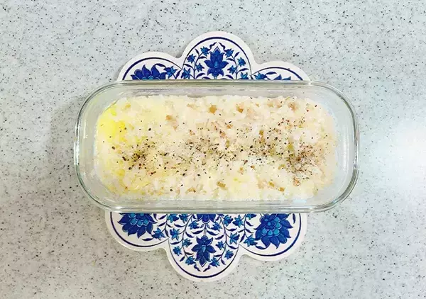 「耐熱容器にごはんを入れて？　5分後にできた簡単リゾットに「満足感がすごい！」」」の画像