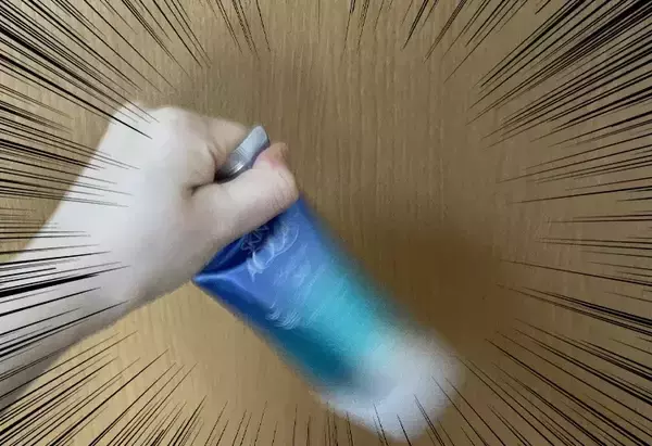 「毎朝ブンブンと振ってたの、時間の無駄だった…！　ダイソーの便利グッズで出にくい『チューブ』を完全攻略」の画像