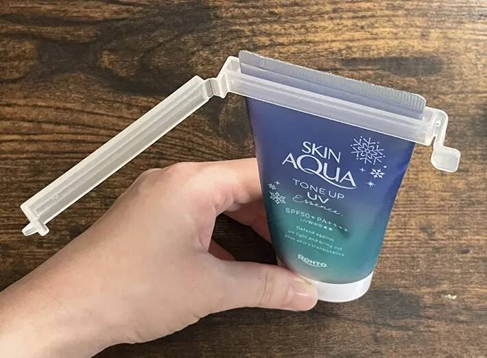 毎朝ブンブンと振ってたの、時間の無駄だった…！　ダイソーの便利グッズで出にくい『チューブ』を完全攻略