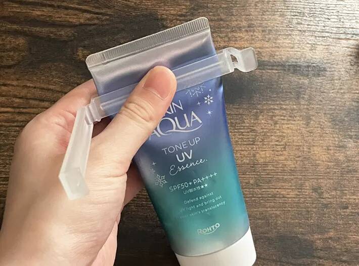 毎朝ブンブンと振ってたの、時間の無駄だった…！　ダイソーの便利グッズで出にくい『チューブ』を完全攻略