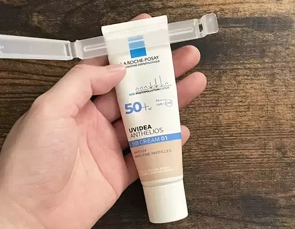 「毎朝ブンブンと振ってたの、時間の無駄だった…！　ダイソーの便利グッズで出にくい『チューブ』を完全攻略」の画像