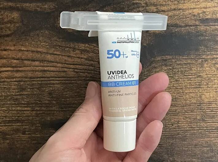 毎朝ブンブンと振ってたの、時間の無駄だった…！　ダイソーの便利グッズで出にくい『チューブ』を完全攻略