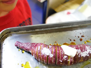 サツマイモ1本あればいい！　材料3つだけ『サツマイモのハッセルバック』の作り方