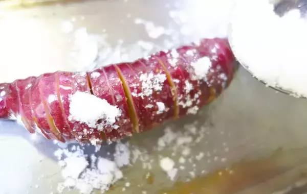 「サツマイモ1本あればいい！　材料3つだけ『サツマイモのハッセルバック』の作り方」の画像