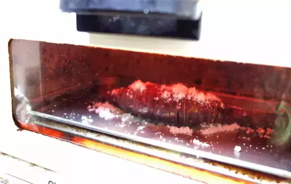 「サツマイモ1本あればいい！　材料3つだけ『サツマイモのハッセルバック』の作り方」の画像