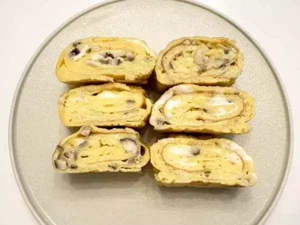 玉子焼きに『1個』入れるだけ！　みじん切りにした具材に「いつもより旨味アップ」