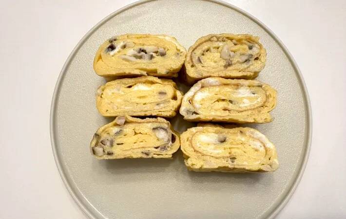 玉子焼きに『1個』入れるだけ！　みじん切りにした具材に「いつもより旨味アップ」