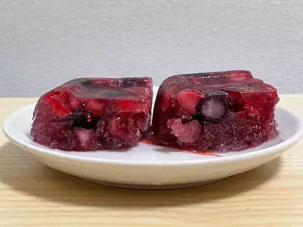 材料は2つだけ！　暑い日に食べたい『ひんやりスイーツ』のレシピに「シャーベットみたい」「すっきりした」