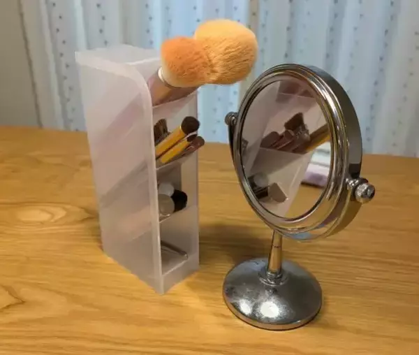 「試してみて驚いた！　セリア『ペンスタンド』の収納力が「想像以上」だった」の画像