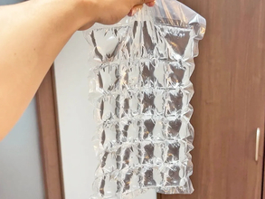 ダイソーの『アイスバッグ』、水を凍らせるだけじゃない！　110円で「夏の困りごと」を解決